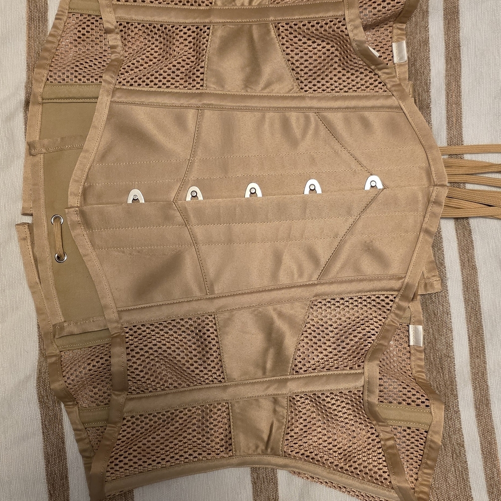 MCC138 In Beige 32inch Like New Perfect For Stealthing